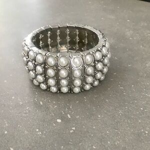 Elastic Pearl Bracelet Silver color